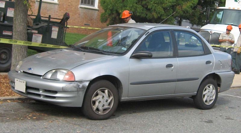 2001 CHEVROLET METRO