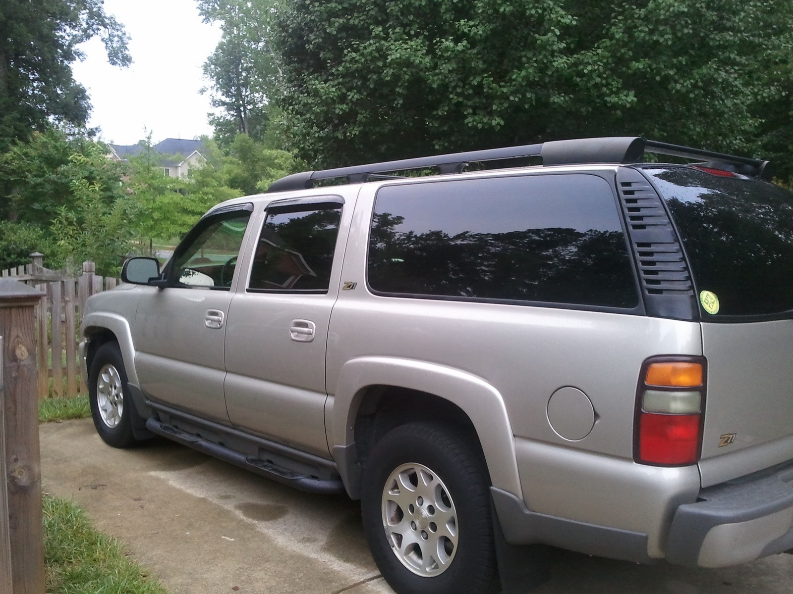 2004 CHEVROLET SUBURBAN